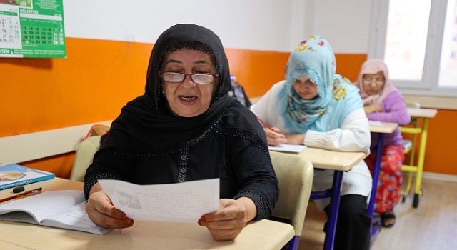İlk kez okul sıralarına oturdular