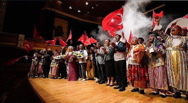 İzmirli muhtarlar Cumhuriyet'in 100'üncü yılı için yeniden sahneye çıktı