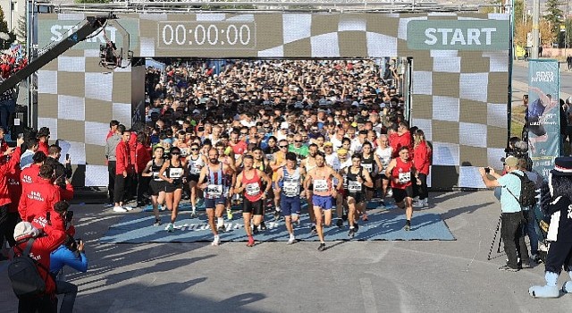 Binlerce Sporcu 2. Uluslararası Konya Yarı Maratonu'nda “İyilik” İçin Koştu