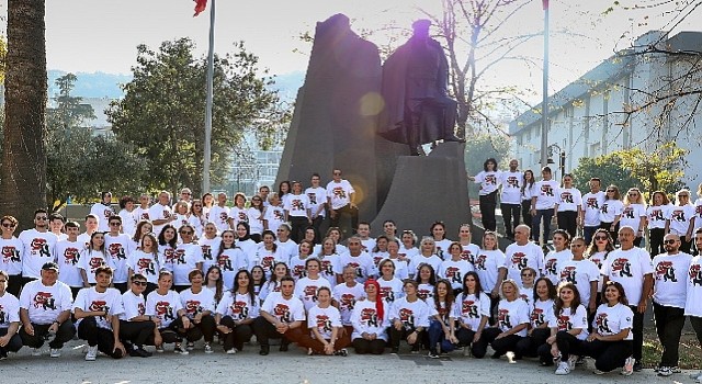 Cumhuriyetin 100. Yılında Mudanya'da 100 Kişi ile Zeybek