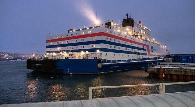 Rosatom, Dünyanın Tek Yüzer Nükleer Güç Santrali Akademik Lomonosov'a Taze Yakıt Tedarik Etti