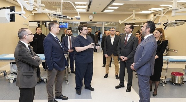 Medtronic, Koç Üniversitesi Hastanesi ve RMK AIMES, Robotik Asiste Cerrahi Alanındaki İş Birliği ile Türkiye'de Bir İlke İmza Atıyor