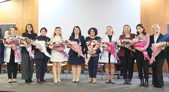 Yeni Yüzyıl Üniversitesi Gaziosmanpaşa Hastanesi'nde, Kadın ve Aile Hizmetleri Müdürlüğü İş Birliğiyle “Doğumdan Menopoza Kadının Sağlık Serüveni Paneli” Gerçekleştirildi