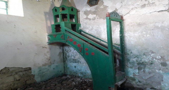Araklı'da Tarihi cami yıkılma tehlikesiyle karşı karşıya