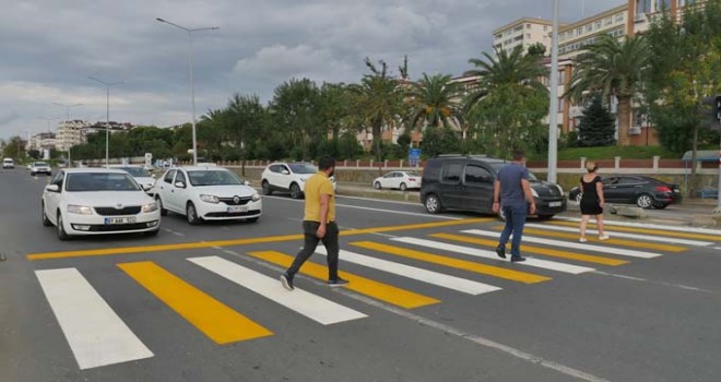 Büyükşehir Belediyesi yol çizgileme çalışmalarına devam ediyor