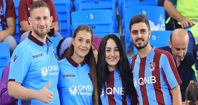 Trabzonspor tribünden seyirci patlaması!
