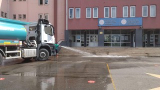 Trabzon'da YKS sınavı öncesi okul bahçeleri yıkandı