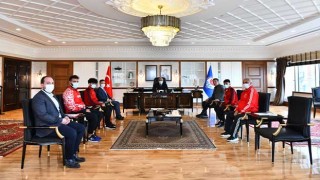 Şampiyon sporculardan Başkan Zorluoğlu'na ziyaret