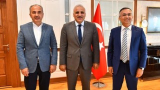 Rize Valisi Çeber ve Belediye Başkanı Metin Büyükşehir'i ziyaret etti