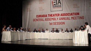 Önyargılardan kurtulmak için tiyatro önemli bir araçtır