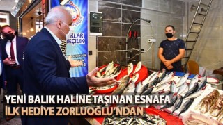 Yeni balık haline taşınan esnafa Zorluoğlu'ndan hediye