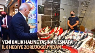 Yeni balık haline taşınan esnafa Zorluoğlu'ndan hediye