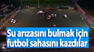 Su arızasını bulmak için futbol sahasını kazdılar