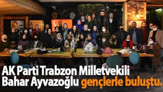 AK Parti Trabzon Milletvekili Bahar Ayvazoğlu gençlerle buluştu.