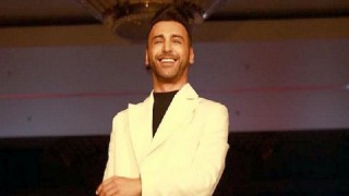 Emre Kaya Bu Kez Podyumun Tozunu Attı
