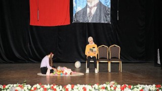 UYUM’un gençleri ‘Kader Hijyeni Öğreniyor’ Oyununu İzledi