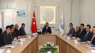 Vali Dr. Ozan Balcı Büyükşehir Belediyesi’nin Yatırımlarıyla İlgili Toplantı Yaptı