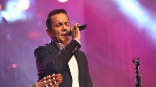 Başkan Özyiğit “Islak Islak” şarkısıyla eşitliğe ses verdi...Mersin Yenişehir