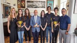 Başkan Soyer robot dünya şampiyonlarını ağırladı...İzmir