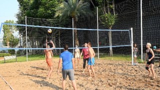 Başkan Topaloğlu’ndan Plaj Voleyboluna Top ve File Desteği...Kemer