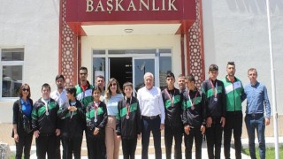 Özel Sporcular Türkiye Şampiyonasında 6 Madalya Kazanan Bozkır Özel Sporcular Başkan Saygı’yı Ziyaret Etti