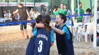 Plaj Voleybolu Turnuvası Rekor Katılımla Başladı