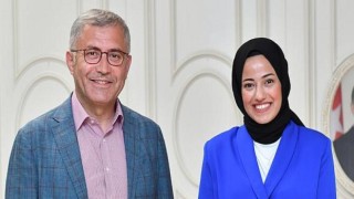 Üsküdar Belediye Binasını Metaverse Olarak Satın Alan Genç Kız Üsküdar Belediye Başkanı İle Buluştu