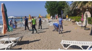 Edremit sahillerinde izinsiz şezlonglar toplandı
