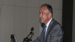 EÜ Hemşirelik Fakültesinin deneyimli hocası Prof. Dr. İsmet Eşer emekliliğe uğurlandı