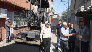 Karabağlar’da asfaltlamalar son hızla sürüyor