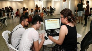 Konaklı gençlere üniversite yolunda rehber desteği