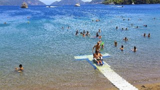 Muğla Büyükşehir ile Engelsiz Plajlar artıyor, engeller azalıyor