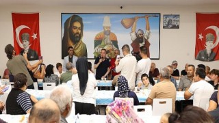Antalya Büyükşehir Belediye Başkanı Muhittin Böcek Canlarla Lokmalarını Paylaştı