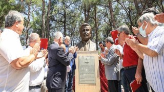 Başkan Batur sözünü tuttu, Efsane Başkan’ın büstü Çınartepe Aydın Erten Rekreasyon Alanı’ndaki yerini aldı