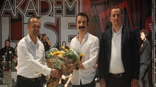 Darıca Sahili Eser Eyüboğlu ile şenlendi
