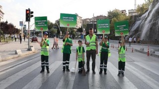 Minik İşçiler Çevre ve Ağaç Sevgisiyle Sahaya İndi