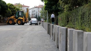 Sıcak asfalt serilen cadde ve sokaklarda yaya kaldırımları yenileniyor