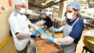 İzmir Büyükşehir Belediyesi öğrencilere yemek noktasını 6’ya çıkardı