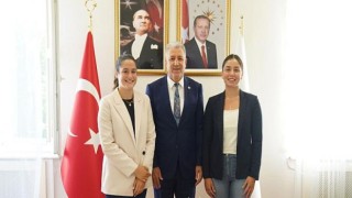 Türkiye’nin gururu Egeli Yüzücülerden Rektör Prof. Dr. Budak’a ziyaret