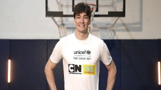 Cedi Osman çocuklara ‘Zorba Olma Kanka Ol’ dedi