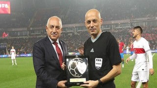 Cüneyt Çakır, Türkiye-Çekya maçı ile jübile yaptı