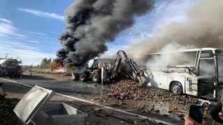 Yolcu otobüsü ile tanker çarpıştı