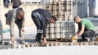 İznik Belediyesi merkez ve taşra mahallelerde tüm birimleriyle çalışmalarını aralıksız sürdürüyor.