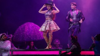 Mor ve Ötesi | Zorlu Performans Sanatları Merkezi