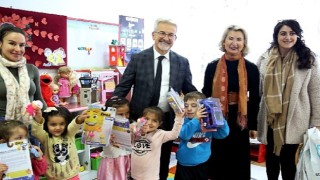 Nilüfer Belediye Başkanı Turgay Erdem'den Çocuklara Yeni Yıl Hediyesi