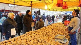 Saray Belediye Başkanı Özgen Erkiş'ten semt pazarına ziyaret