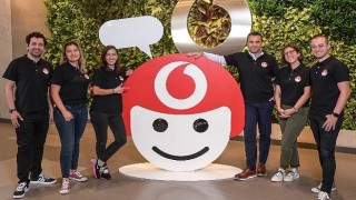 Vodafone'un Dijital Kahramanı TOBi 2022'de 140 Milyon Sohbet Gerçekleştirdi