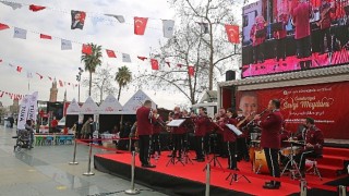 Antalya Büyükşehir'den Cumhuriyet Sevgi Meydanı Etkinliği