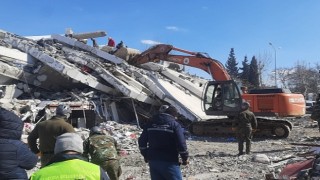7 kişiyi enkaz altından çıkarıldı