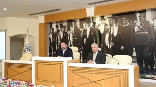Başkan Gümrükçü Depremzedelerin Barınma İhtiyacı için Emlakçılarla Buluştu